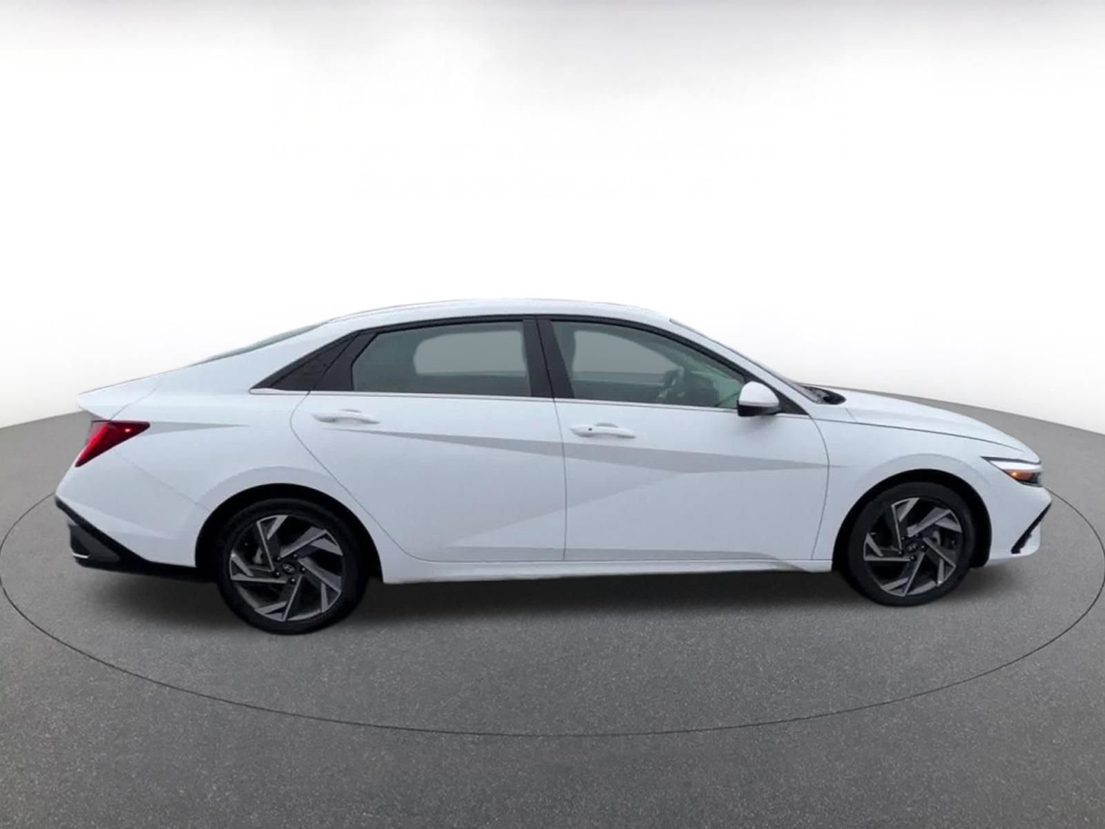 Thumbnail: 2025 Hyundai Elantra - 17