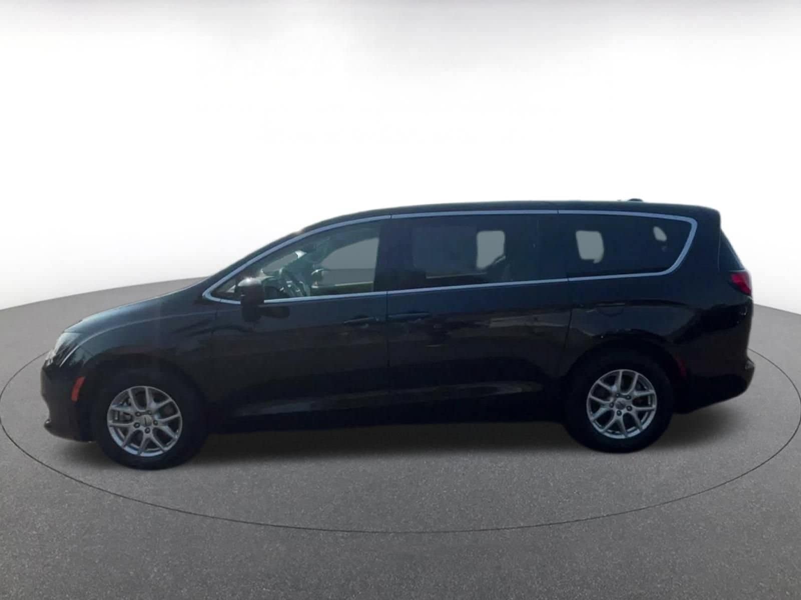 Thumbnail: 2024 Chrysler Voyager - 7