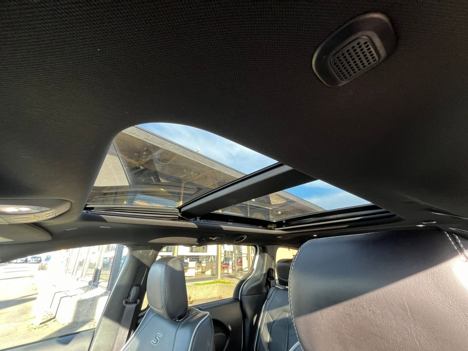 Thumbnail: 2025 Chrysler Pacifica - 32