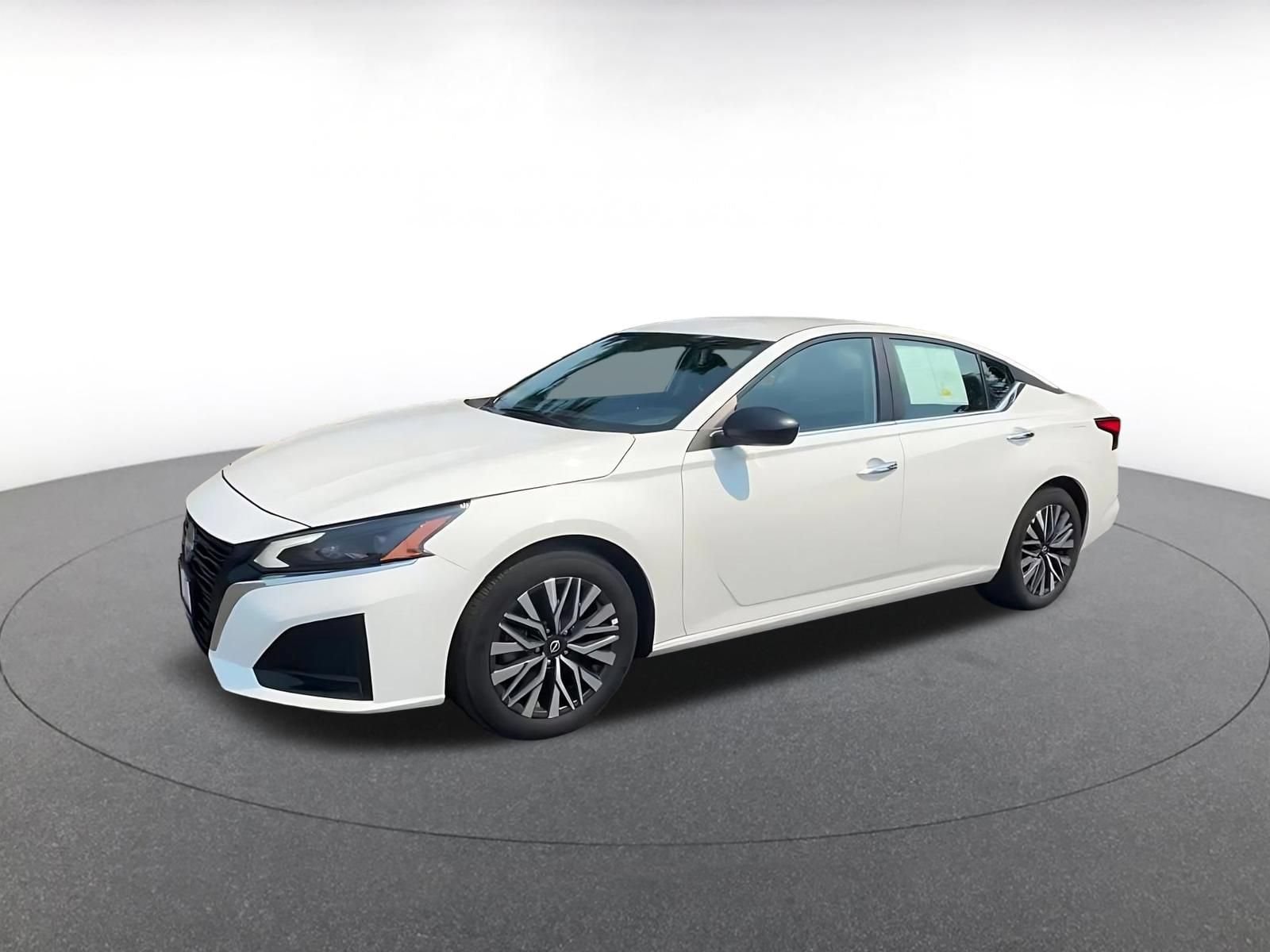 Thumbnail: 2025 Nissan Altima - 8