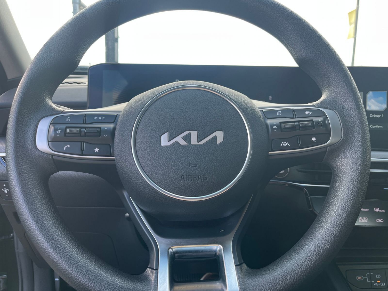Thumbnail: 2025 Kia K5 - 29