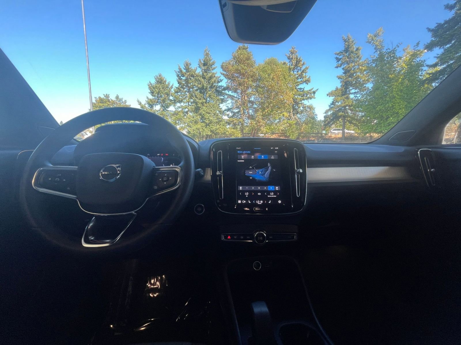 Thumbnail: 2024 Volvo XC40 - 33