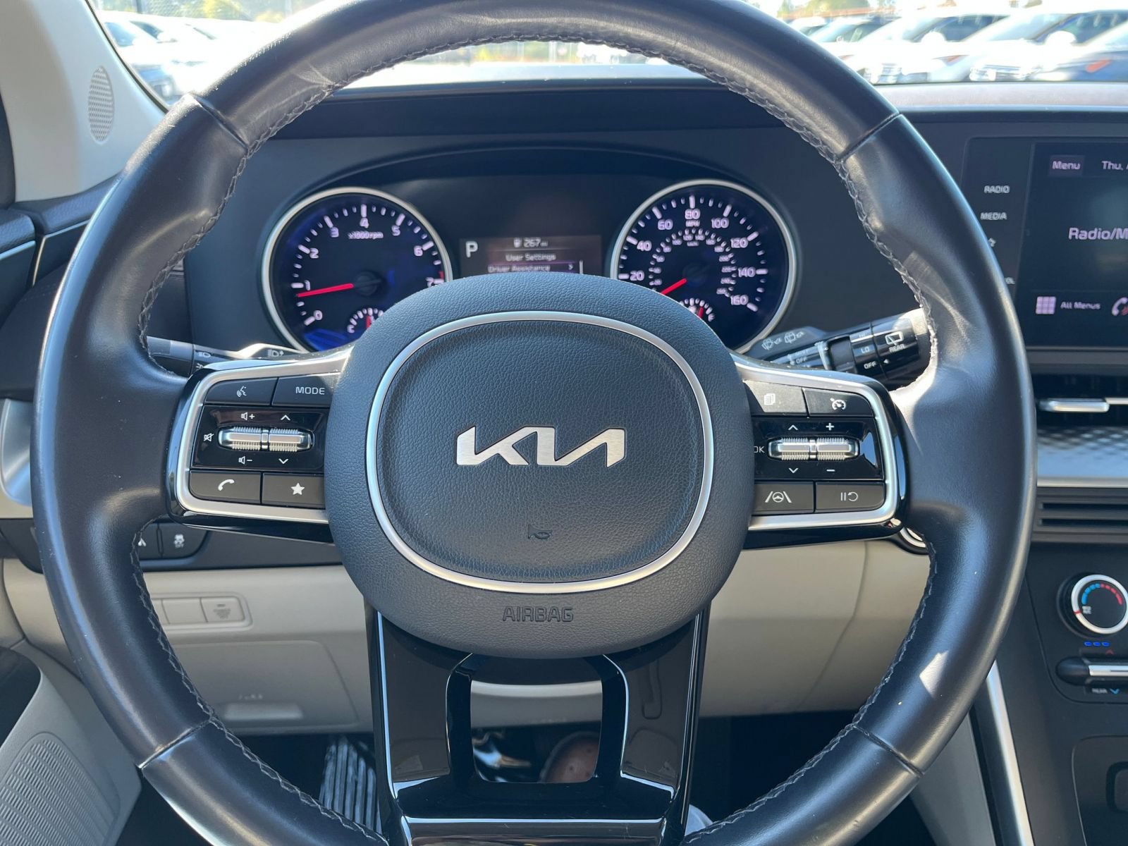Thumbnail: 2023 Kia Carnival - 28