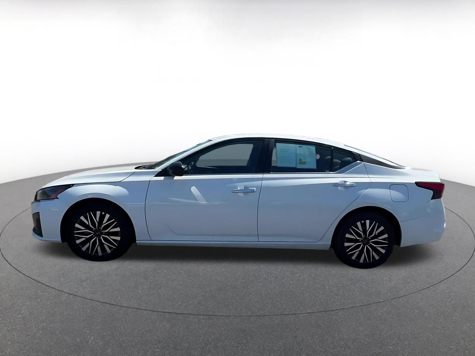 2025 Nissan Altima SV - Photo 8