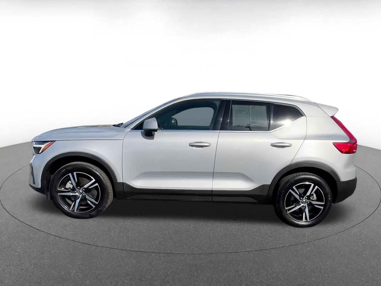 Thumbnail: 2024 Volvo XC40 - 9