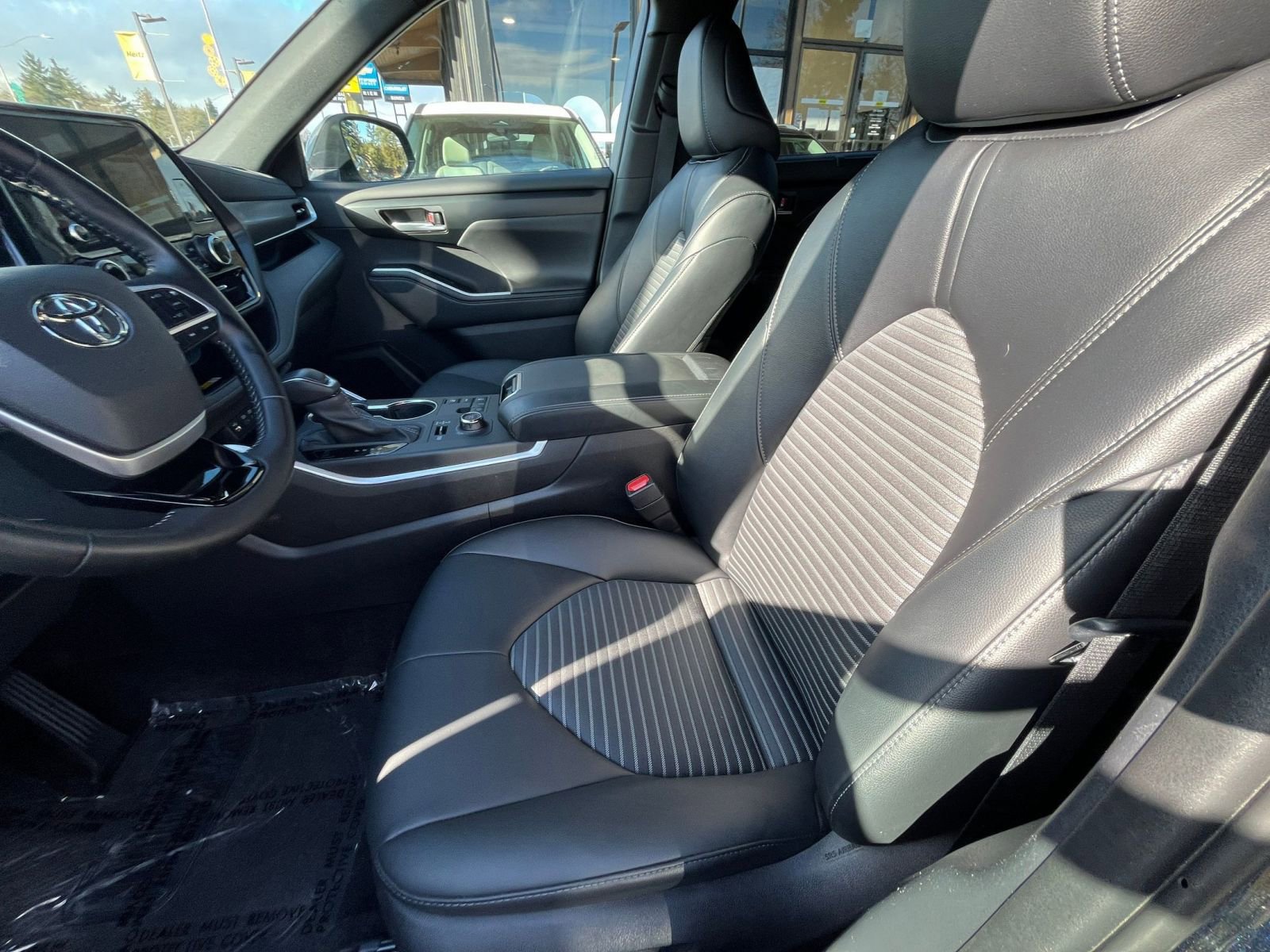 Thumbnail: 2025 Toyota Highlander - 28