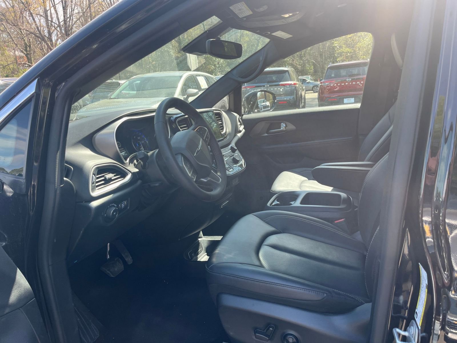 Thumbnail: 2025 Chrysler Pacifica - 27