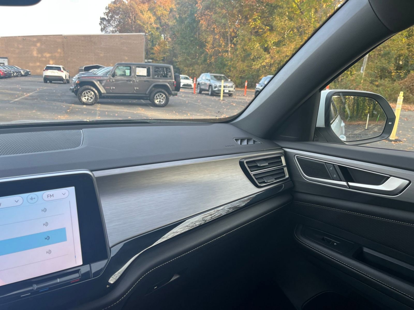 Thumbnail: 2025 Volkswagen Atlas - 31