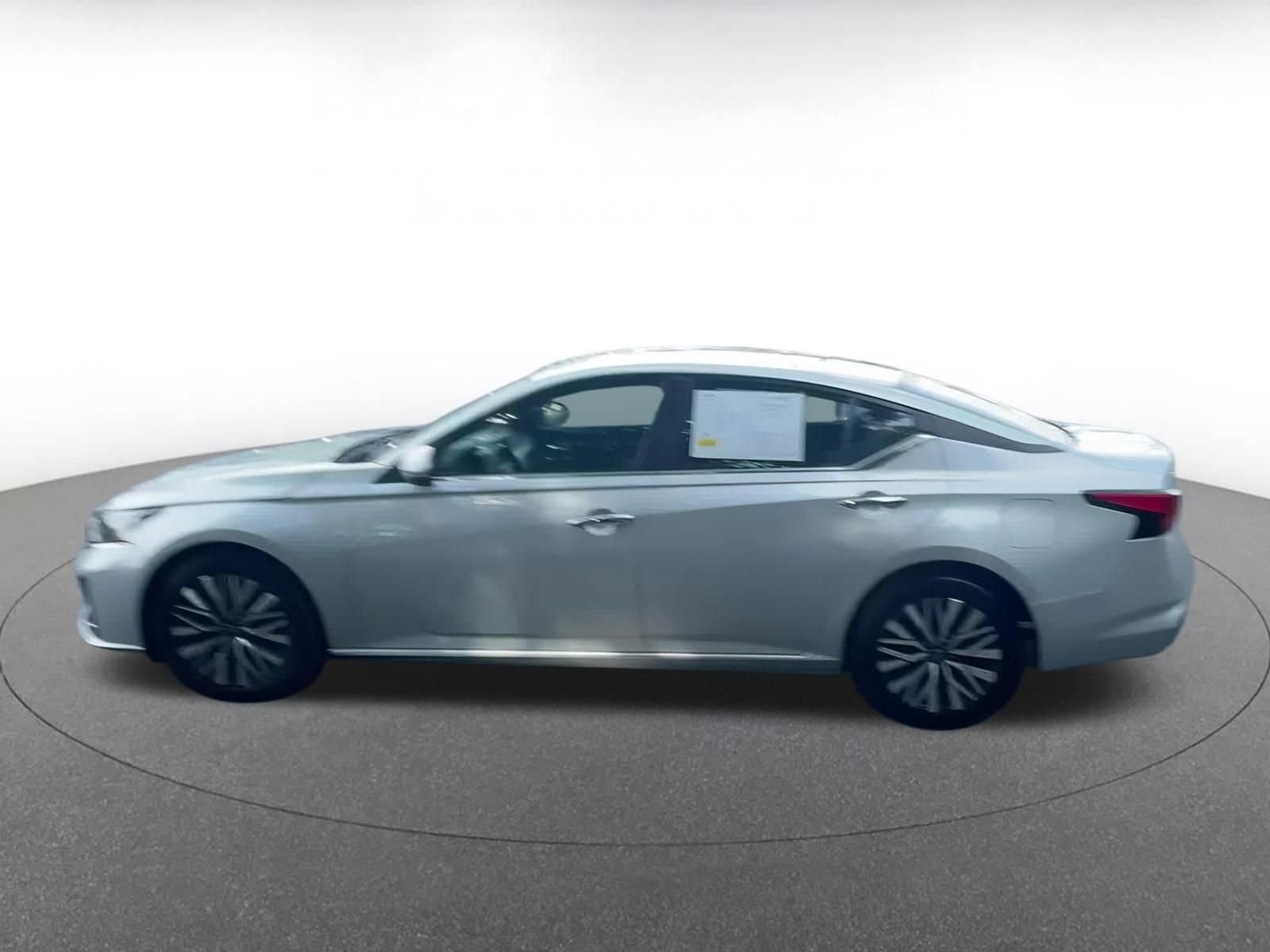 Thumbnail: 2023 Nissan Altima - 9