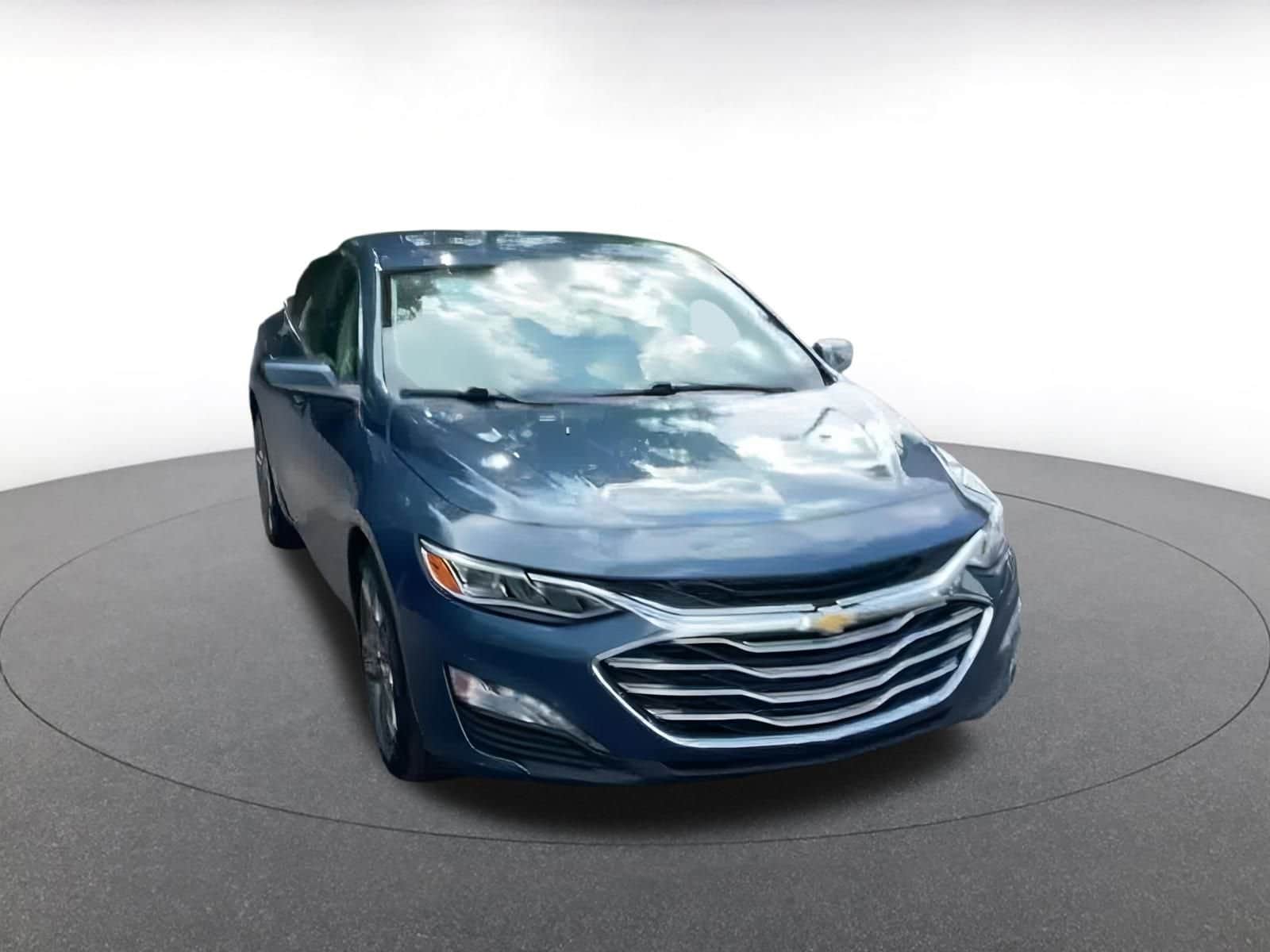 Thumbnail: 2024 Chevrolet Malibu - 3