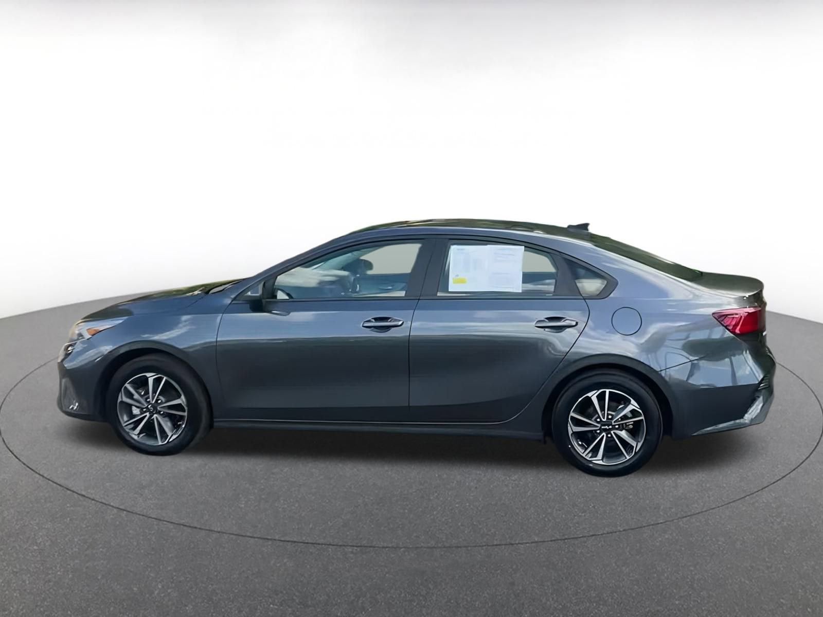 Thumbnail: 2024 Kia Forte - 10