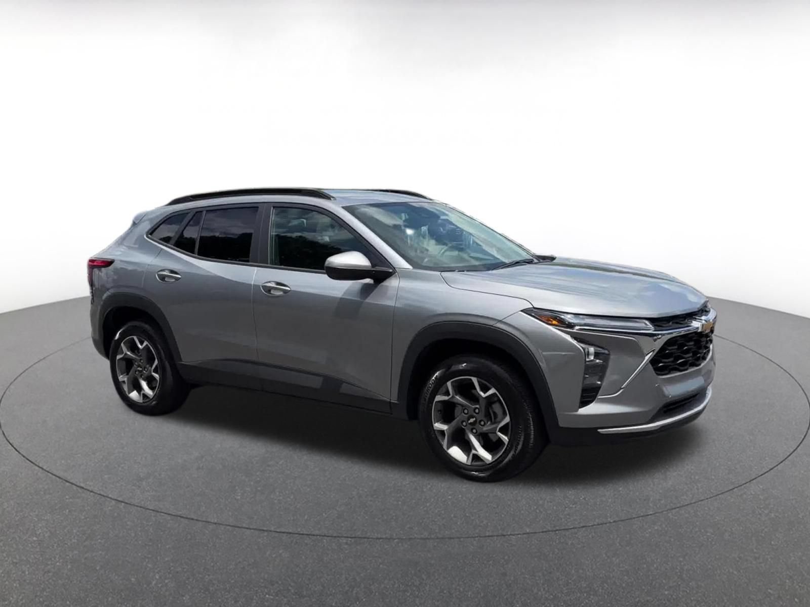 Thumbnail: 2025 Chevrolet Trax - 2