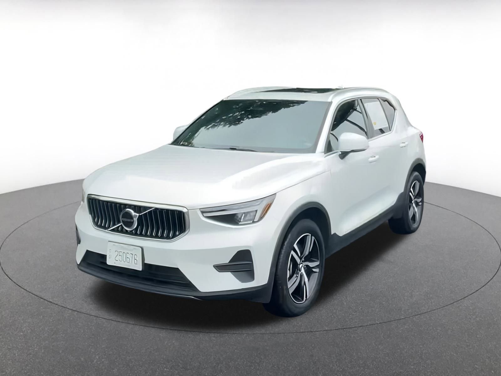 Thumbnail: 2024 Volvo XC40 - 7