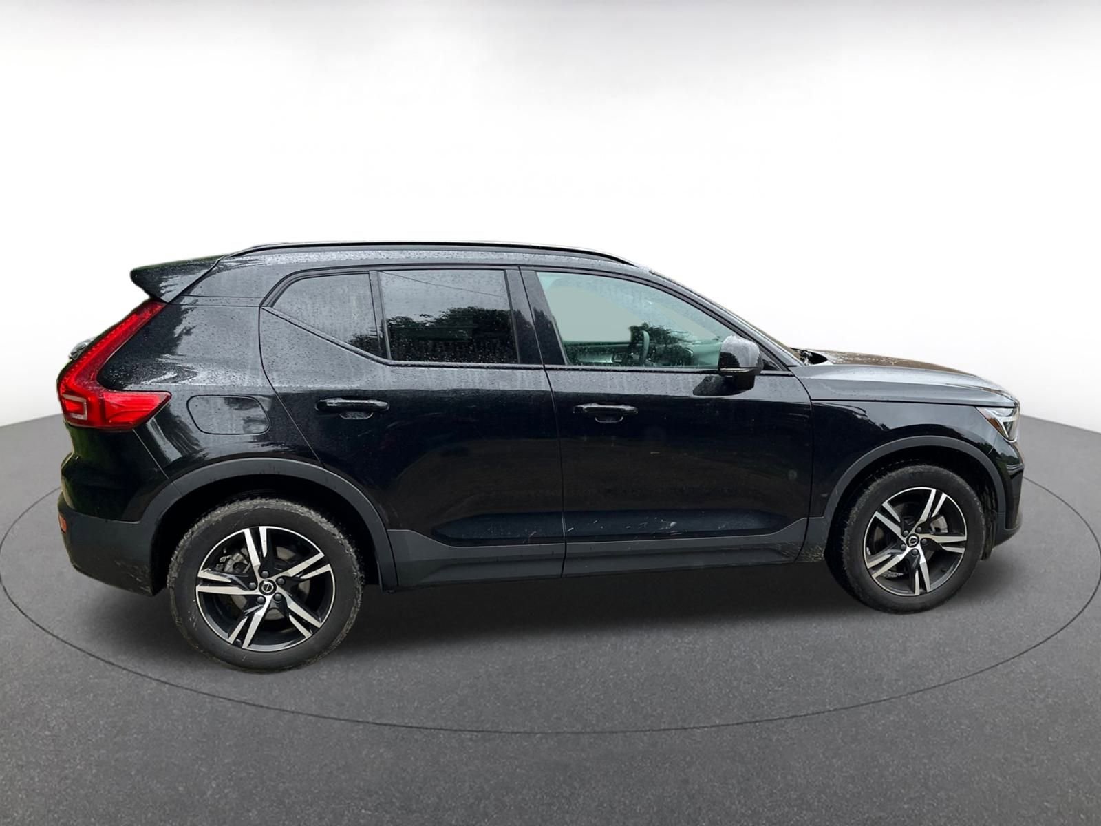 Thumbnail: 2024 Volvo XC40 - 16