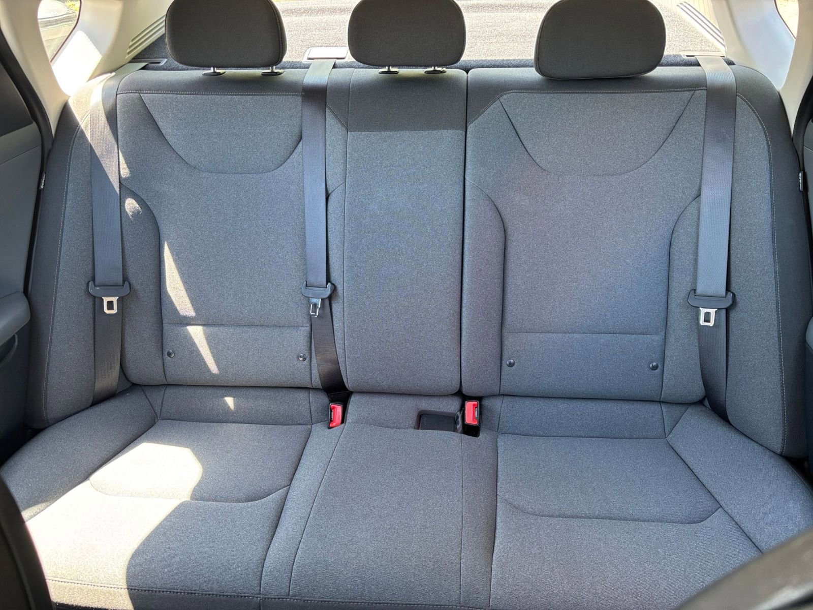 2025 Kia K4 LXS - Photo 37