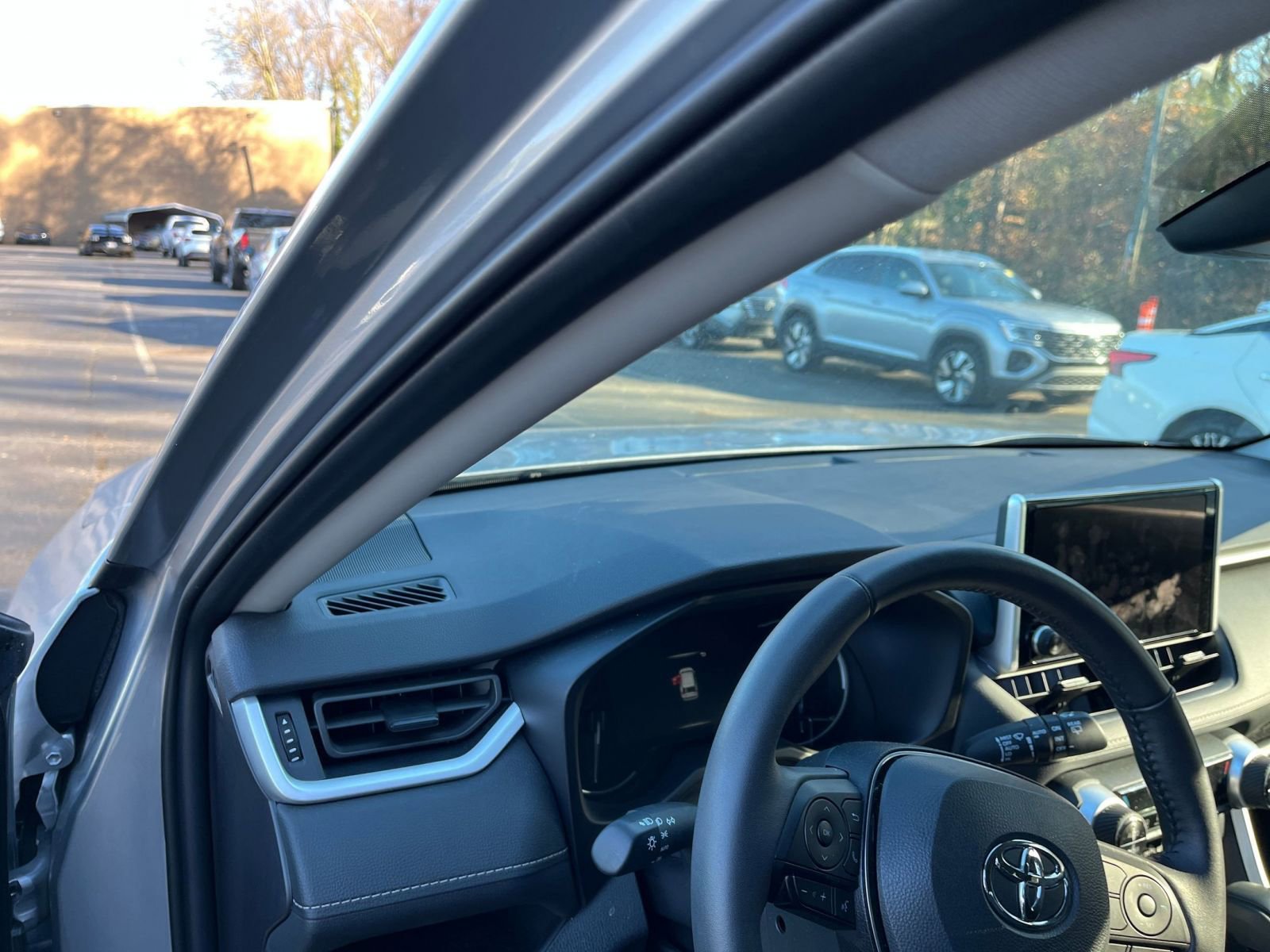 Thumbnail: 2025 Toyota RAV4 - 34