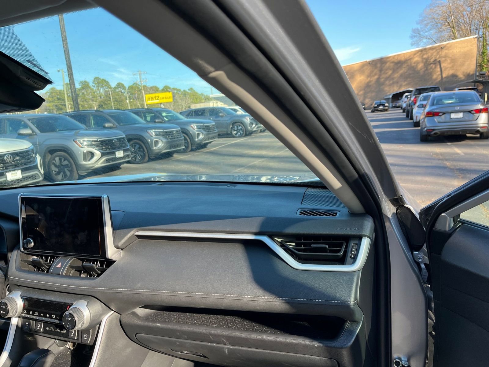 Thumbnail: 2025 Toyota RAV4 - 35