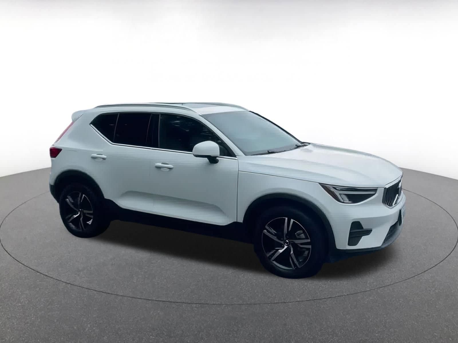Thumbnail: 2024 Volvo XC40 - 2