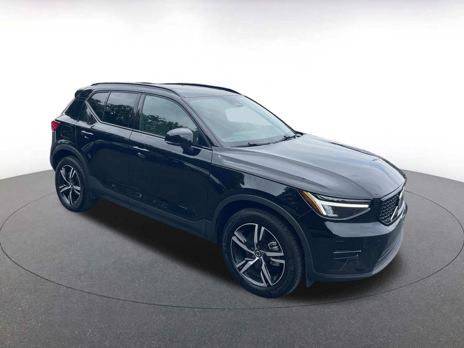Thumbnail: 2024 Volvo XC40 - 1