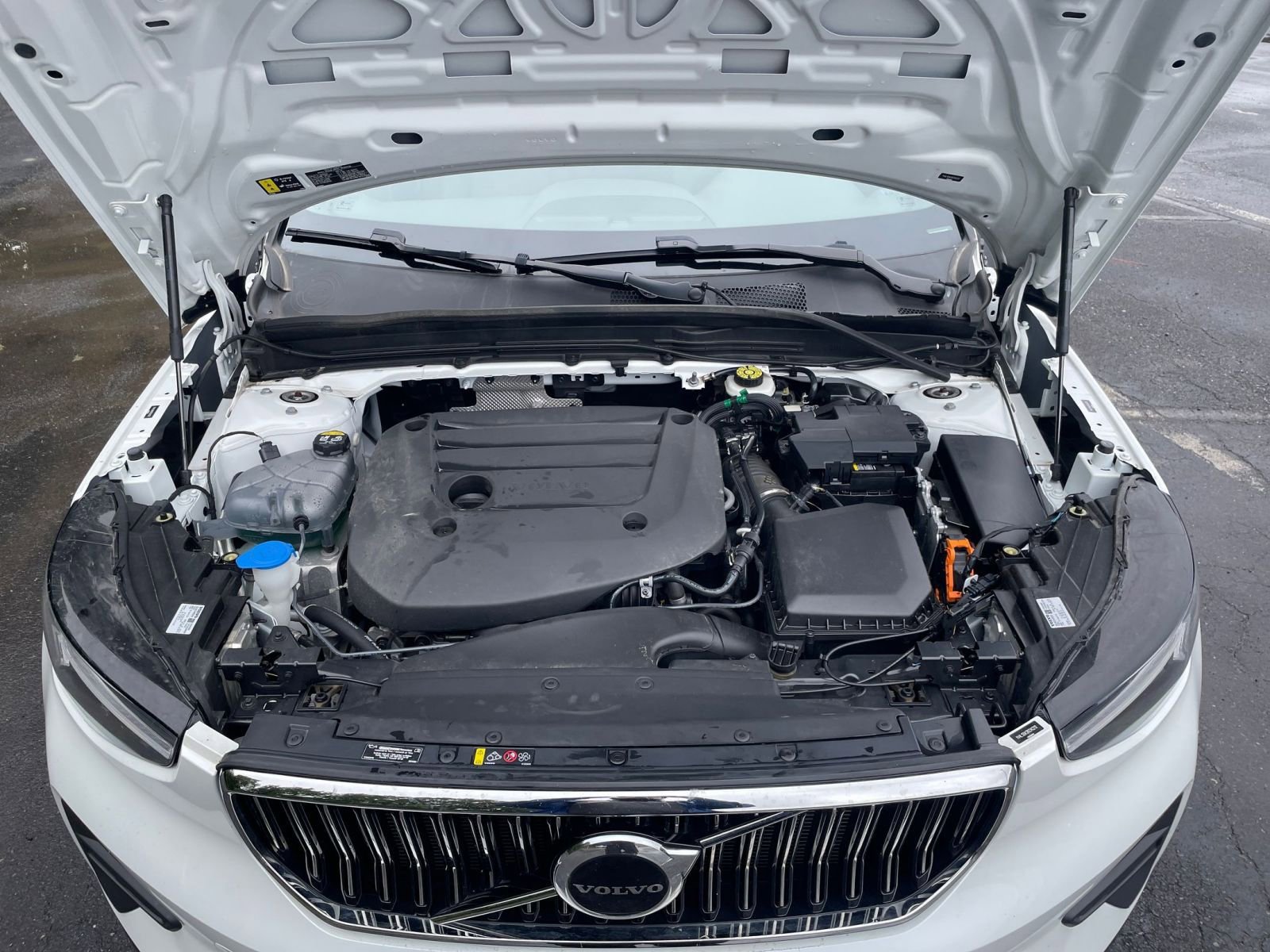 Thumbnail: 2024 Volvo XC40 - 28