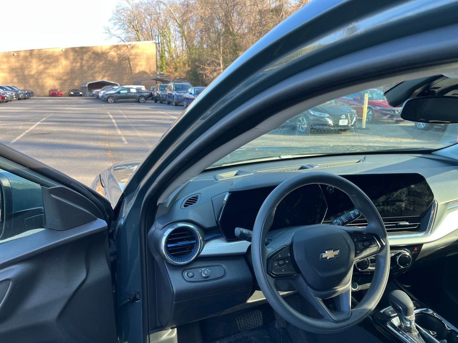 Thumbnail: 2025 Chevrolet Trax - 32