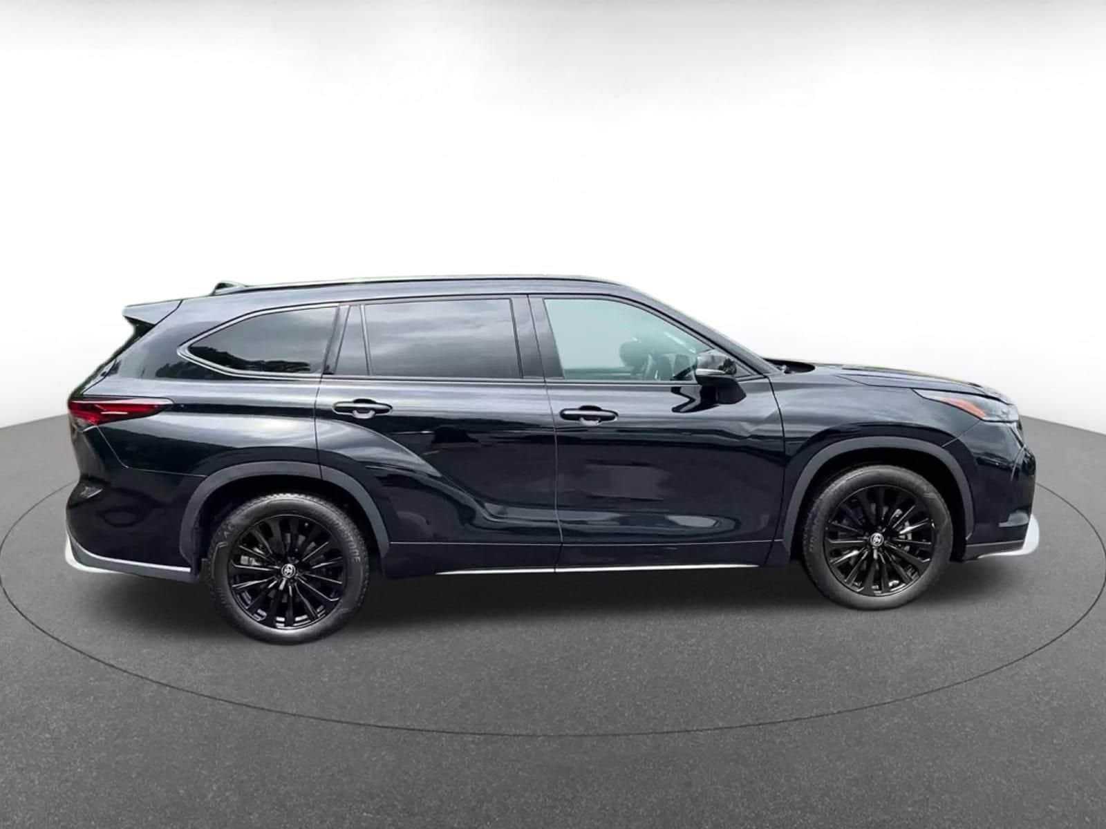Thumbnail: 2025 Toyota Highlander - 16