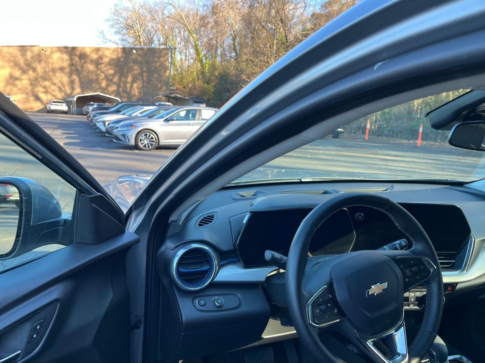 Thumbnail: 2025 Chevrolet Trax - 33