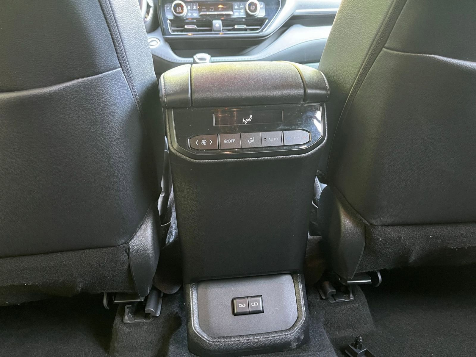 Thumbnail: 2024 Toyota Highlander - 31