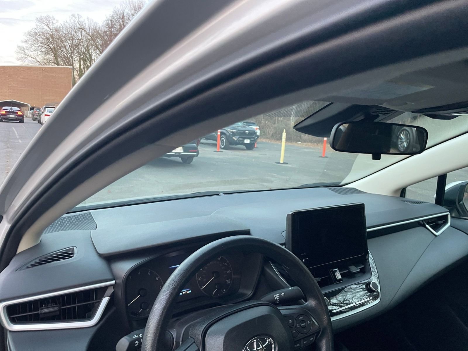 Thumbnail: 2025 Toyota Corolla - 31