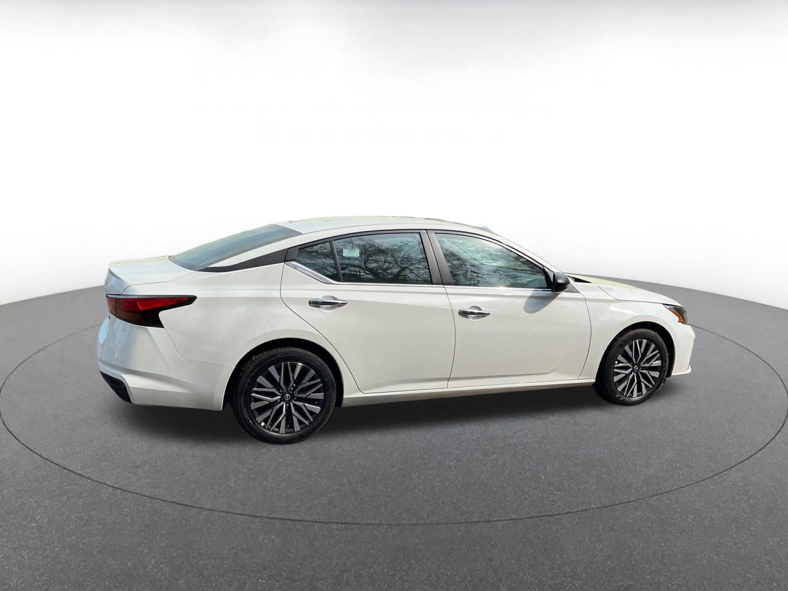 Thumbnail: 2025 Nissan Altima - 16