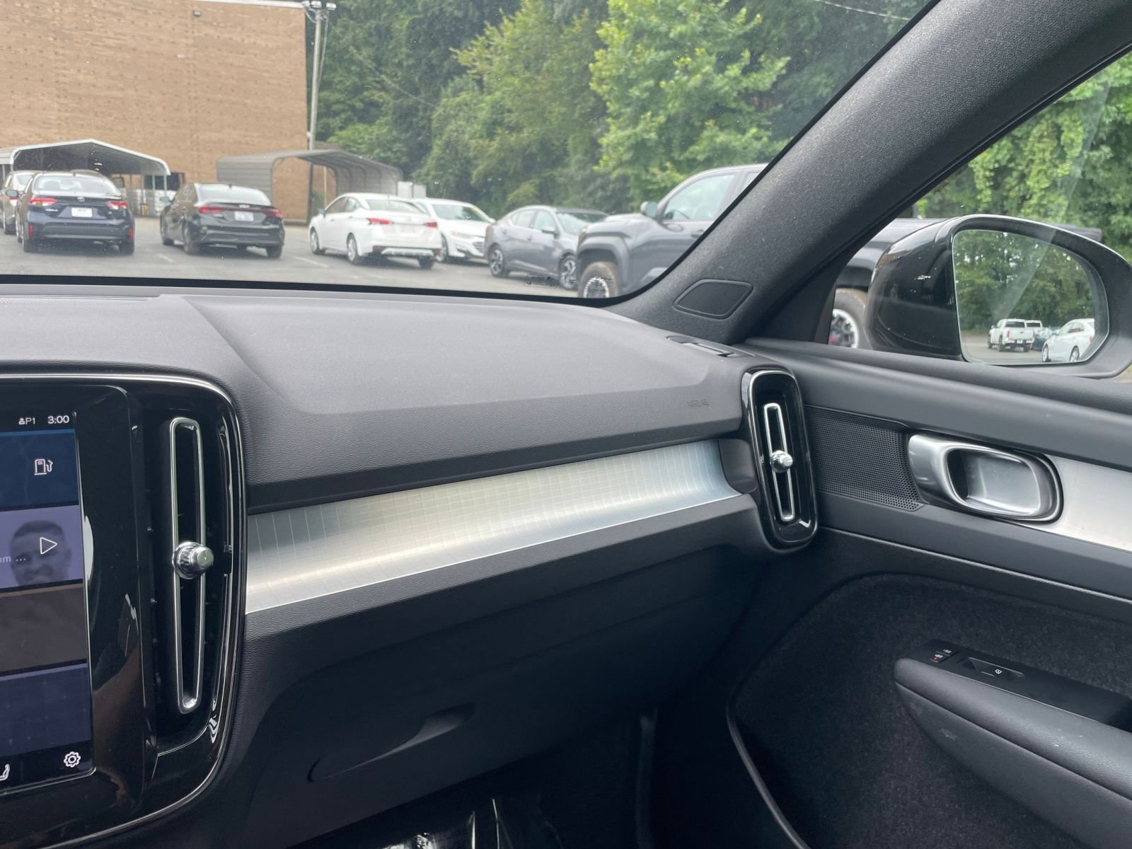 Thumbnail: 2024 Volvo XC40 - 31