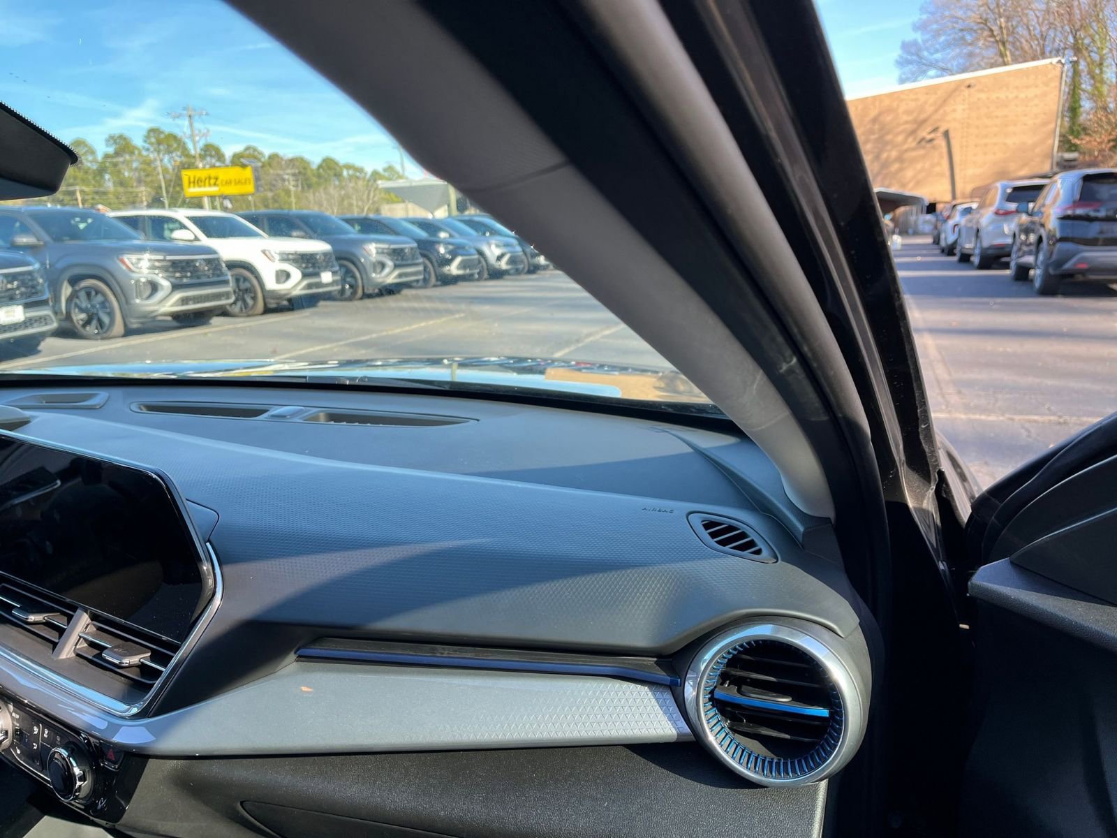 Thumbnail: 2025 Chevrolet Trax - 33