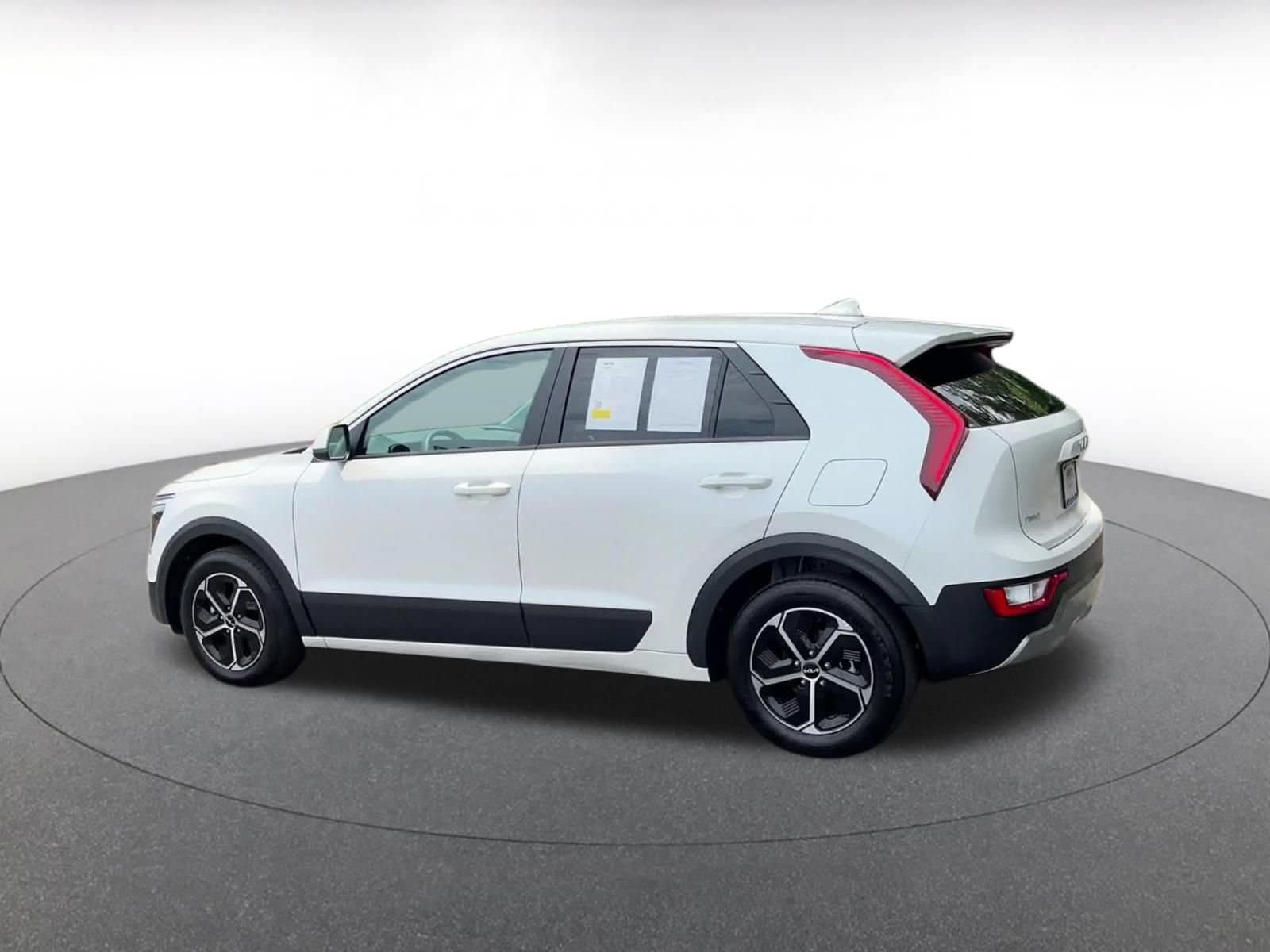 Thumbnail: 2026 Kia Niro - 10