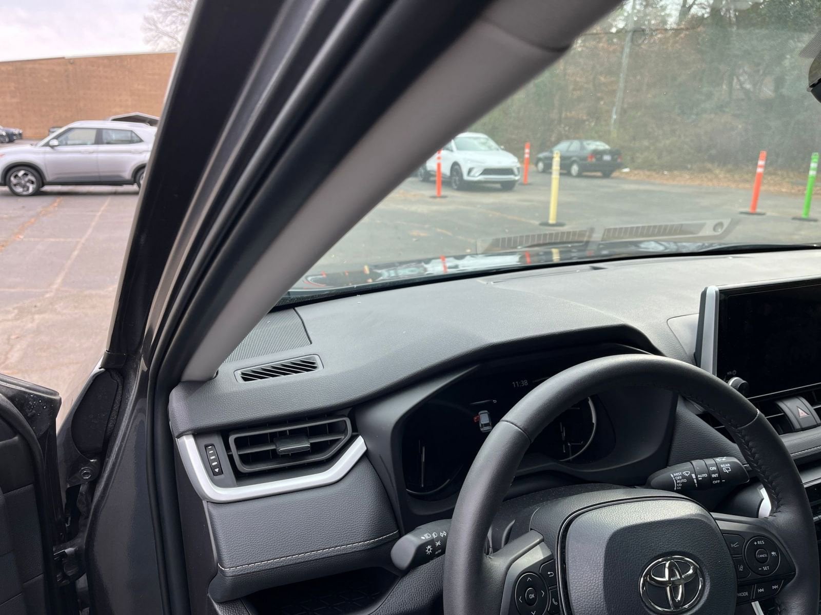 Thumbnail: 2025 Toyota RAV4 - 34