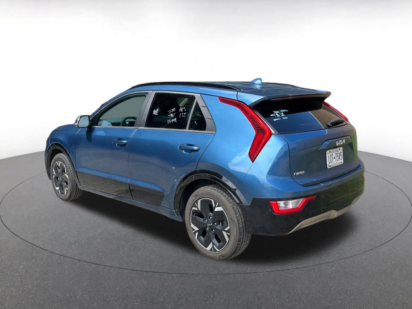Thumbnail: 2023 Kia Niro - 9