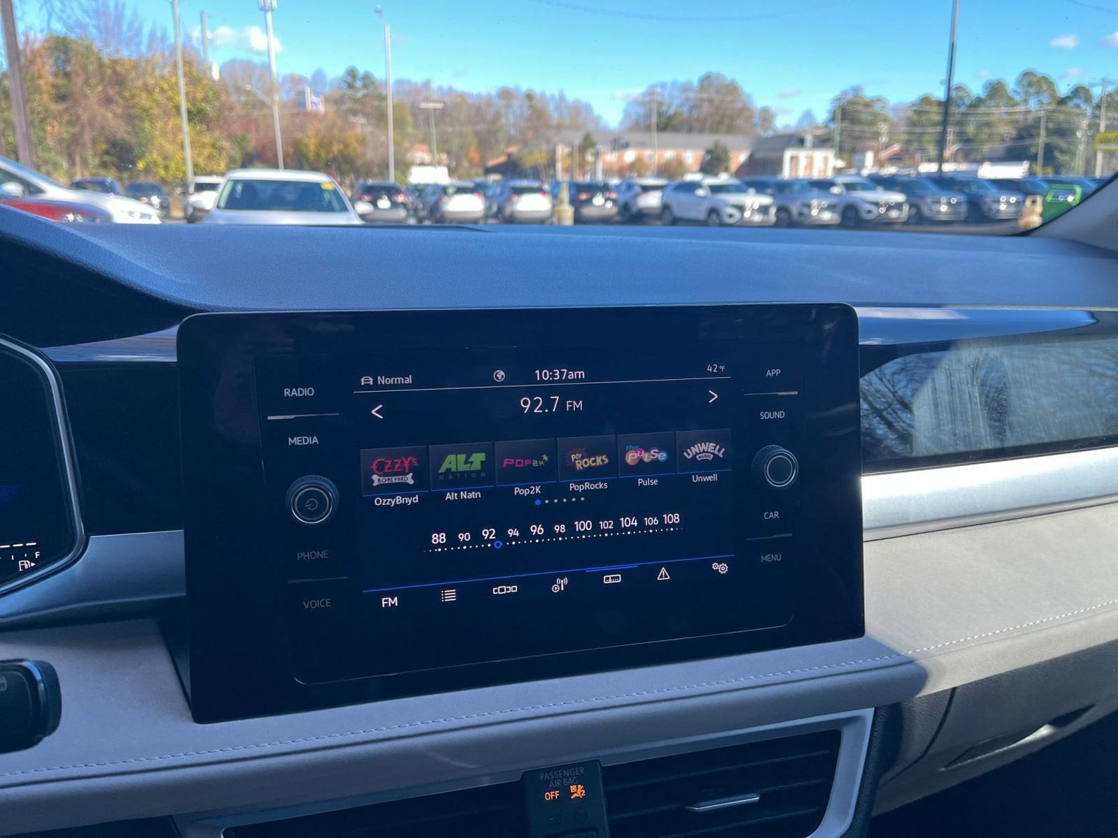 Thumbnail: 2025 Volkswagen Taos - 21