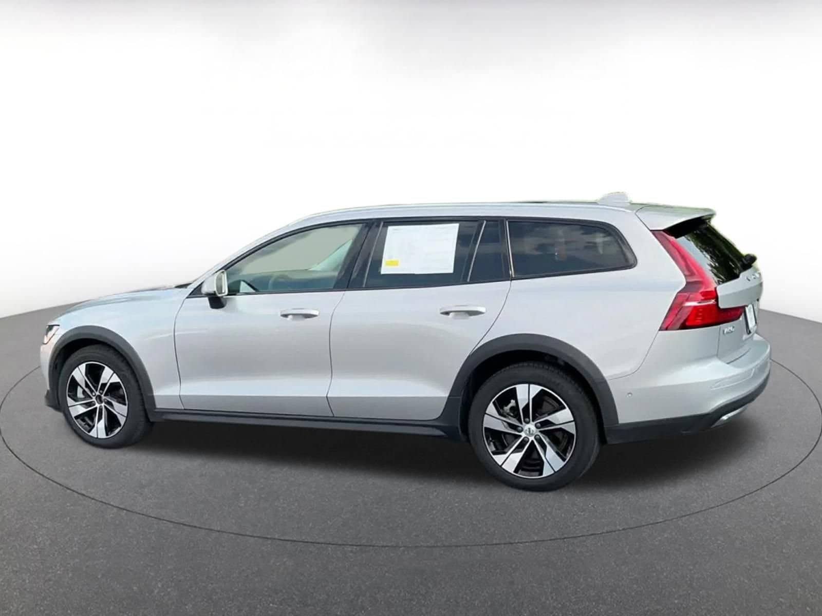 Thumbnail: 2025 Volvo S60 - 10