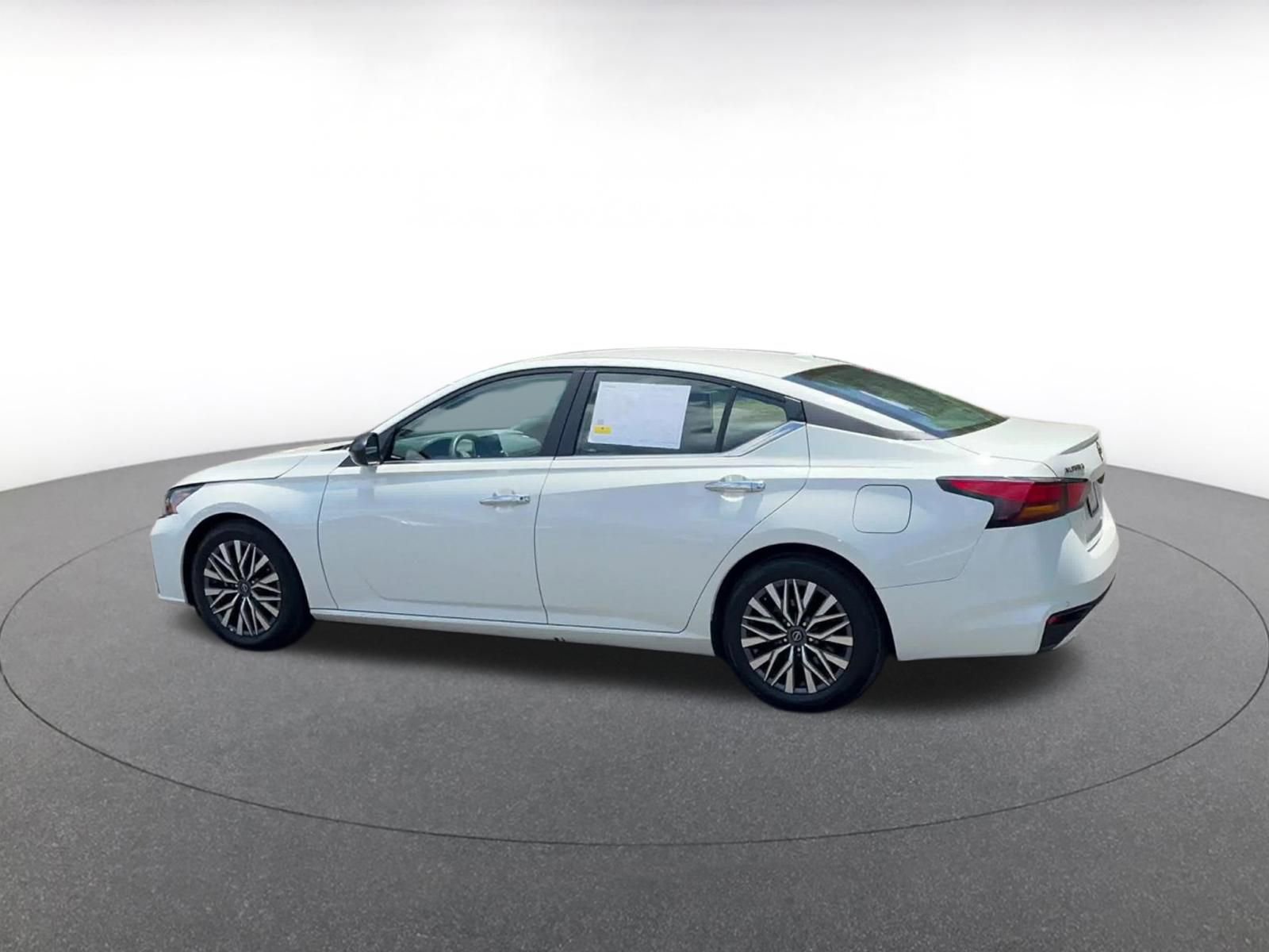 Thumbnail: 2025 Nissan Altima - 10