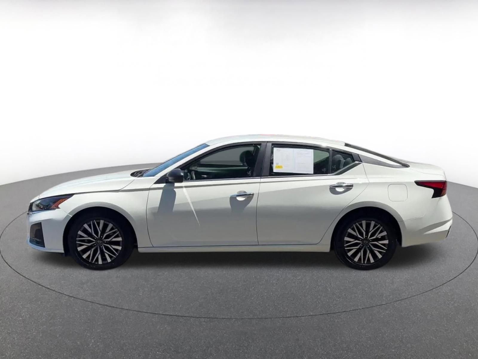 Thumbnail: 2025 Nissan Altima - 9