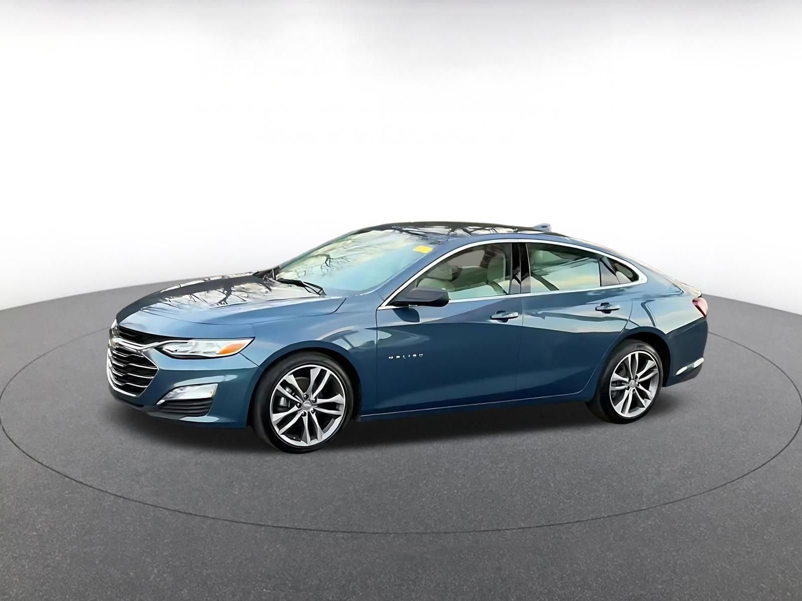 Thumbnail: 2024 Chevrolet Malibu - 8