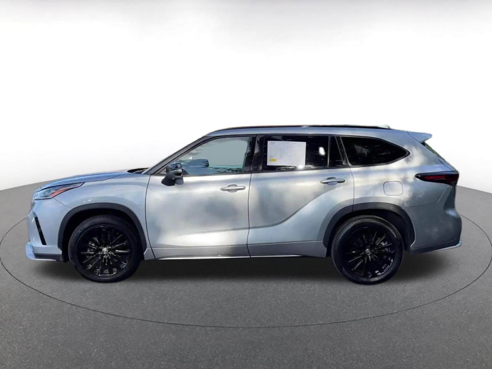 Thumbnail: 2025 Toyota Highlander - 9