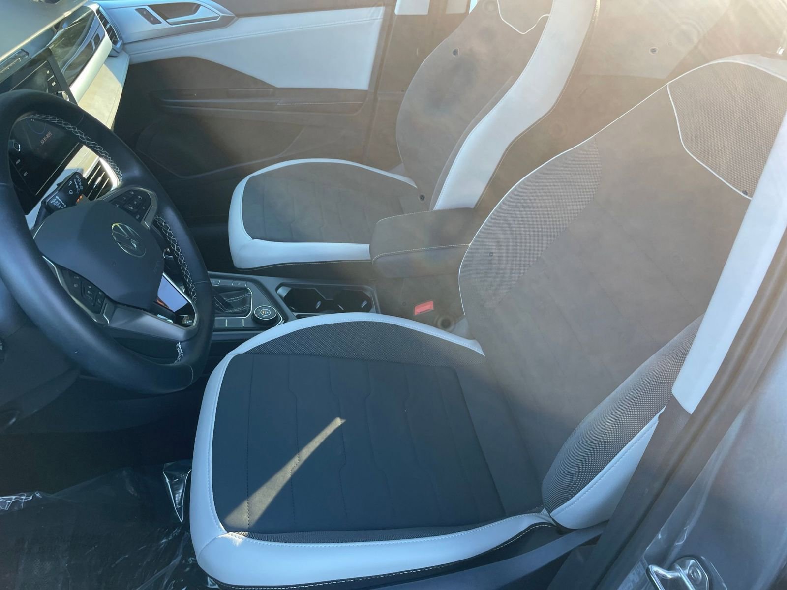 Thumbnail: 2025 Volkswagen Taos - 32