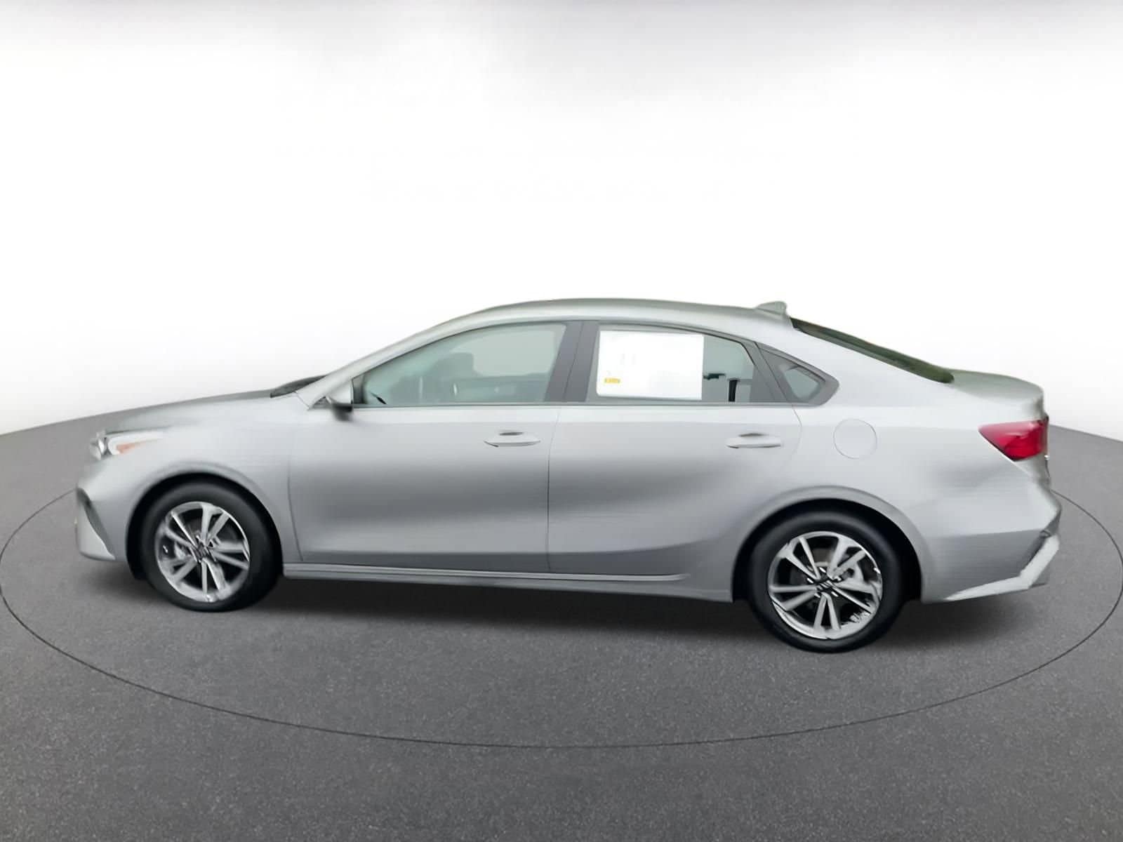 Thumbnail: 2023 Kia Forte - 4
