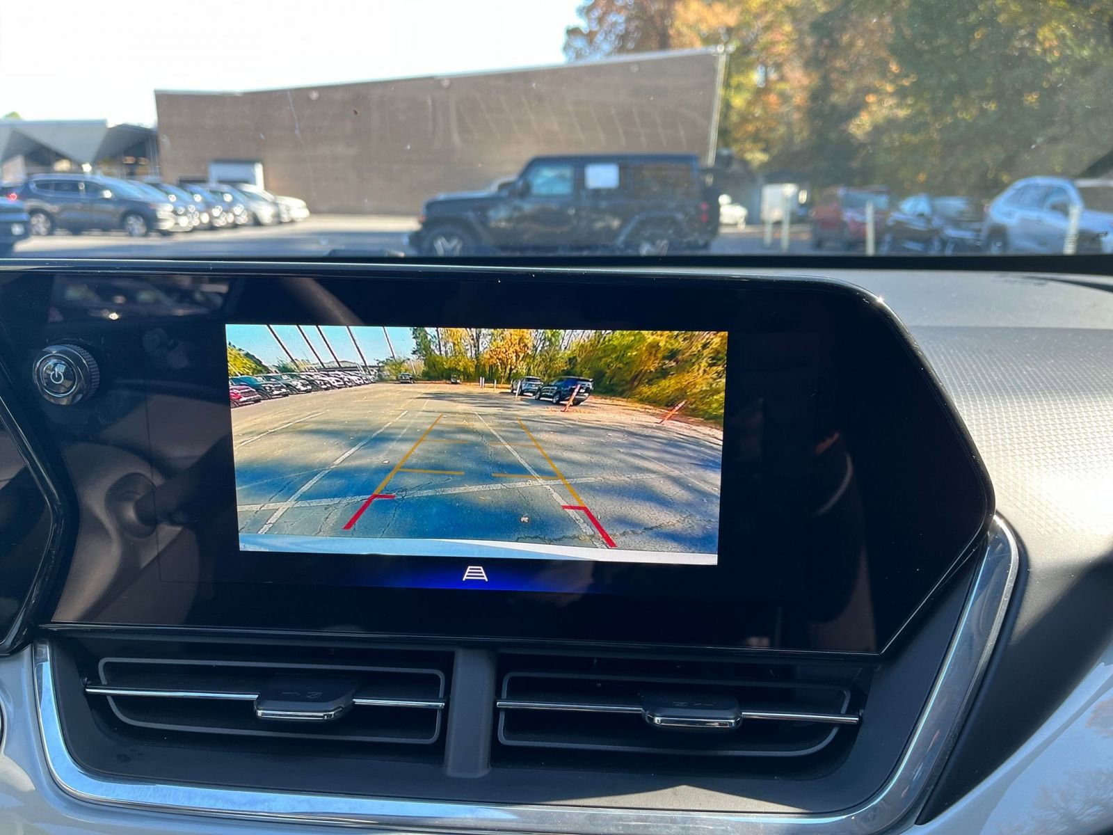 Thumbnail: 2025 Chevrolet Trax - 17