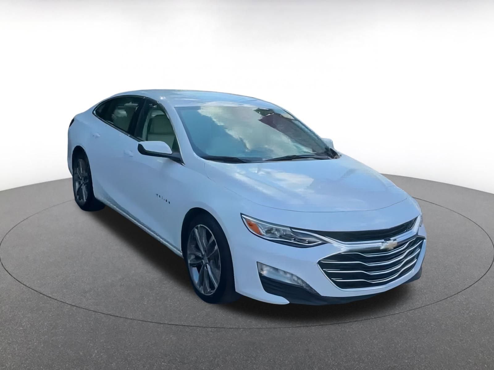 Thumbnail: 2024 Chevrolet Malibu - 3