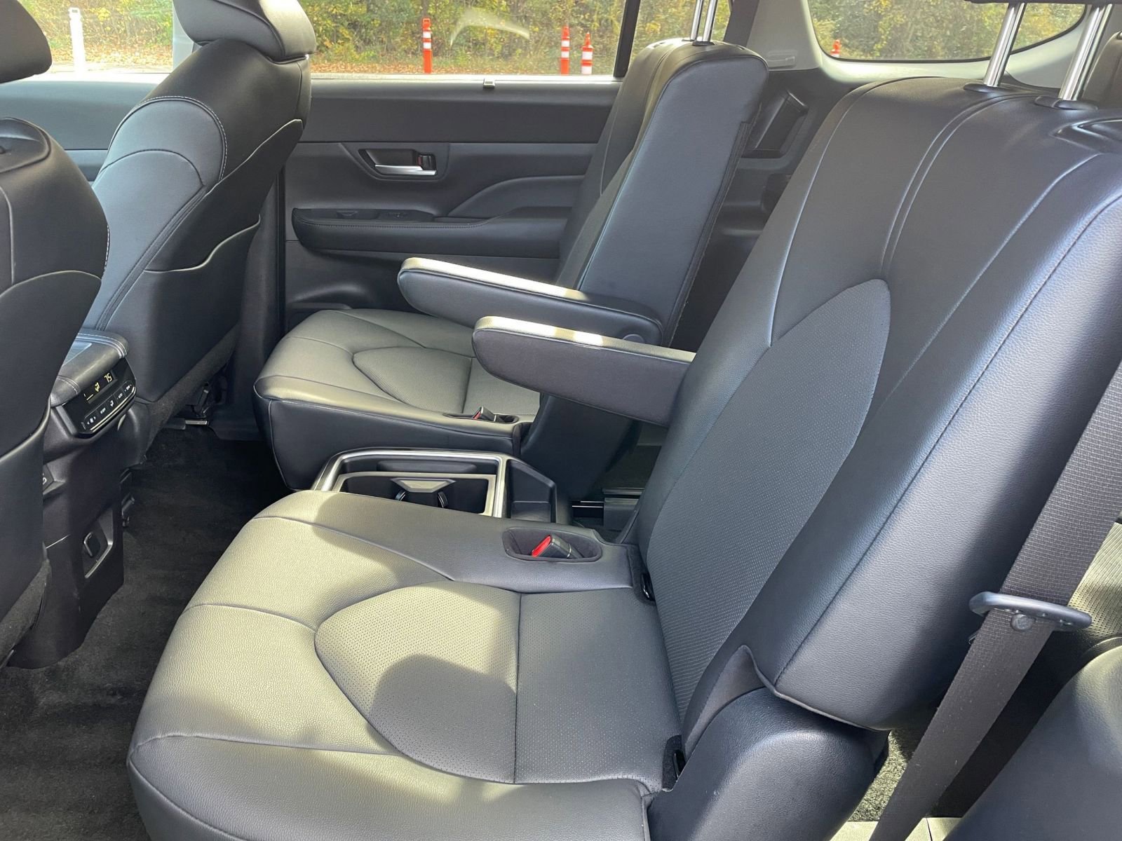 Thumbnail: 2025 Toyota Grand Highlander - 22