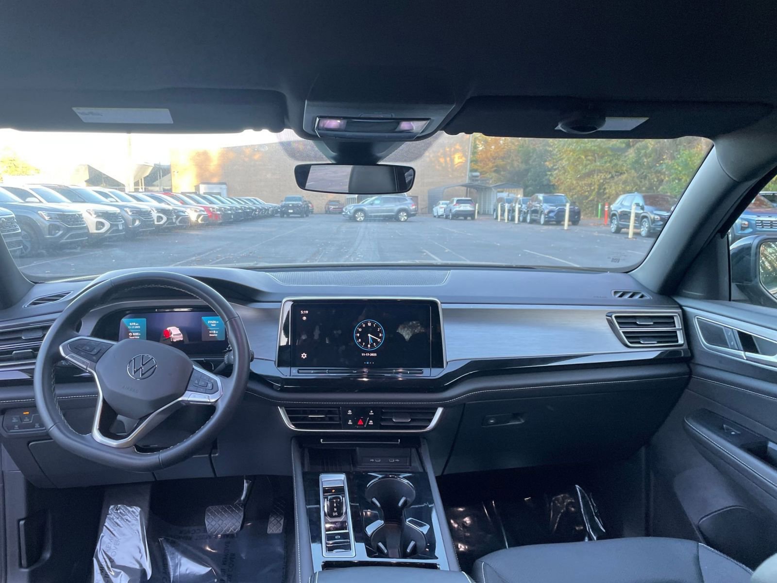 Thumbnail: 2025 Volkswagen Atlas - 29