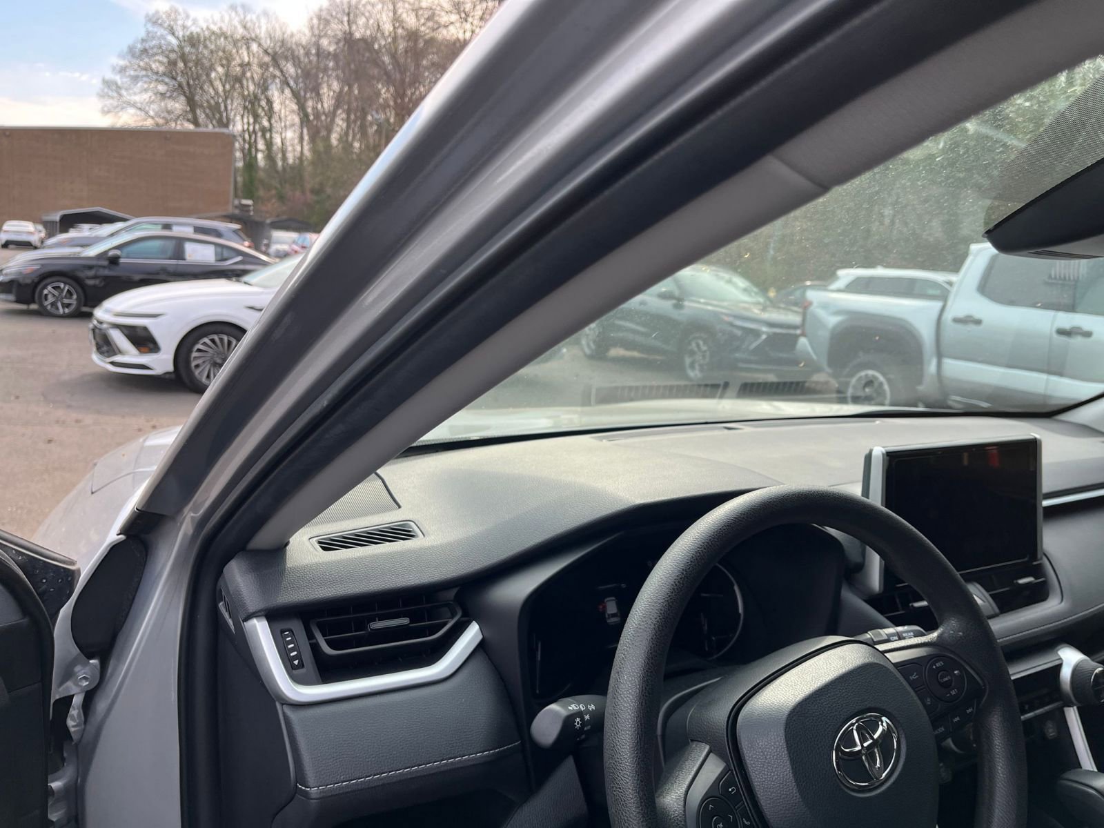 Thumbnail: 2025 Toyota RAV4 - 35