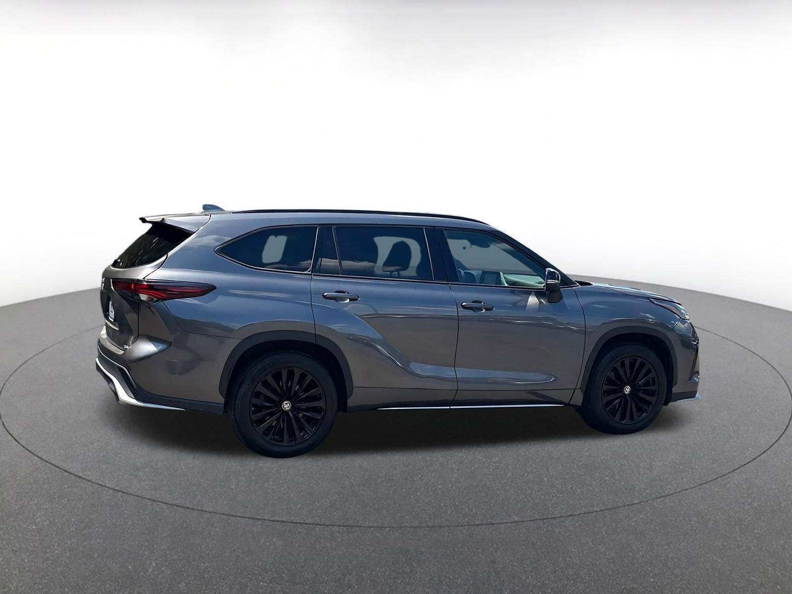 Thumbnail: 2024 Toyota Highlander - 20
