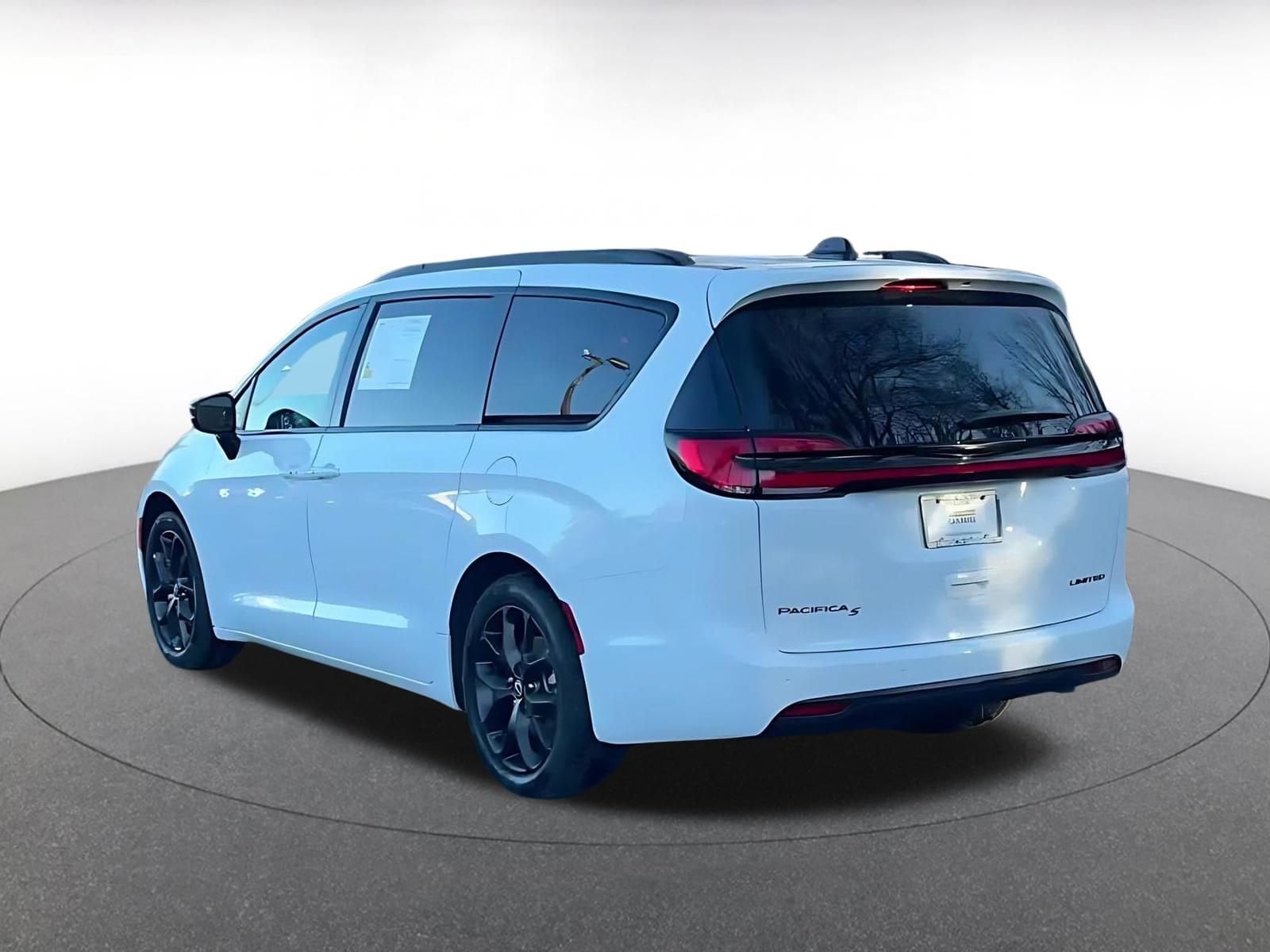Thumbnail: 2025 Chrysler Pacifica - 11